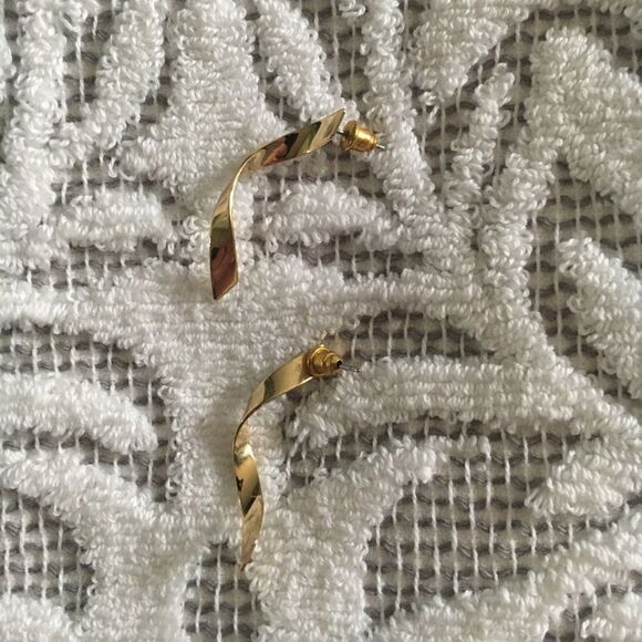 Gold Twist Earrings  - Picture 3 of 6